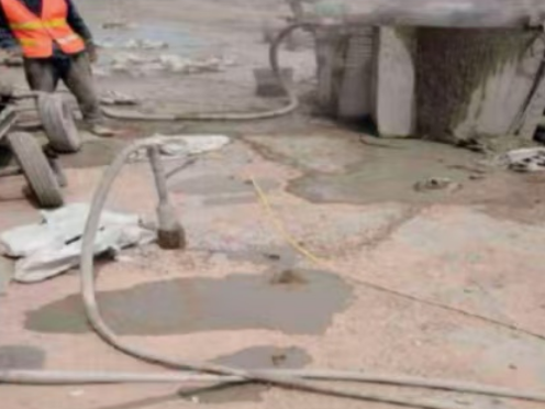 湘东水泥混凝土路面板底注浆技术 路面脱空注浆整治方案